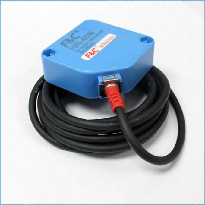 Bộ cảm biến quang điện phản quang 12Volt 4 dây PNP Diffuse Square Sensor.jpg